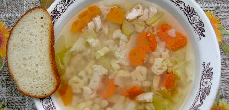 Детский суп «Радужное ассорти» с овощами и куриным филе